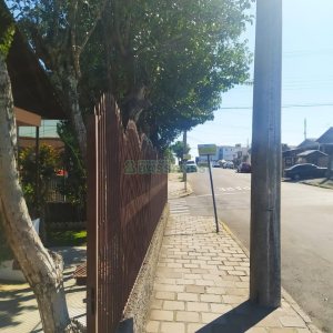 Casa com 80m², 2 dormitórios, 1 vaga, no bairro Kayser em Caxias do Sul para Comprar