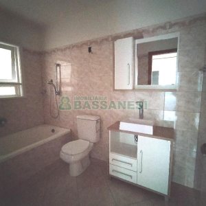 Casa com 195m², 3 dormitórios, 4 vagas, no bairro Santa Catarina em Caxias do Sul para Alugar