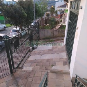 Casa com 195m², 3 dormitórios, 4 vagas, no bairro Santa Catarina em Caxias do Sul para Alugar