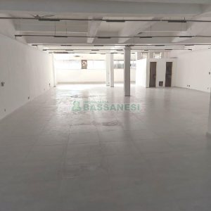 Loja com 300m², no bairro São Pelegrino em Caxias do Sul para Alugar