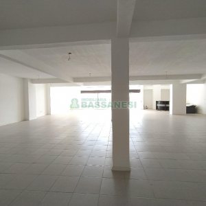 Loja com 485m², no bairro Villagio Iguatemi em Caxias do Sul para Alugar