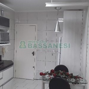 Apto Mobiliado com 74m², 2 dormitórios, 1 vaga, no bairro Sagrada Família em Caxias do Sul para Comprar