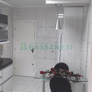 Apto Mobiliado com 74m², 2 dormitórios, 1 vaga, no bairro Sagrada Família em Caxias do Sul para Comprar