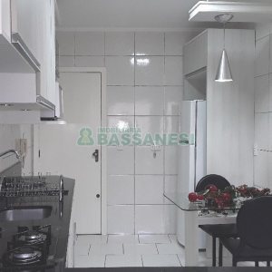 Apto Mobiliado com 74m², 2 dormitórios, 1 vaga, no bairro Sagrada Família em Caxias do Sul para Comprar