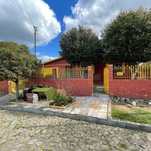Casa com 108m², 3 dormitórios, 1 vaga, no bairro Santa Corona em Caxias do Sul para Comprar