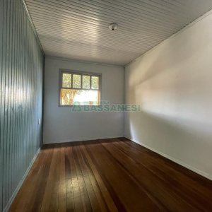 Casa com 108m², 3 dormitórios, 1 vaga, no bairro Santa Corona em Caxias do Sul para Comprar