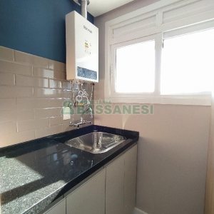 Apto Mobiliado com 41m², 1 dormitório, 1 vaga, no bairro Lourdes em Caxias do Sul para Alugar