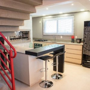 Apto Mobiliado com 41m², 1 dormitório, 1 vaga, no bairro Lourdes em Caxias do Sul para Alugar