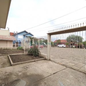 Casa Mobiliada com 130m², 3 dormitórios, 2 vagas, no bairro Panazzolo em Caxias do Sul para Comprar