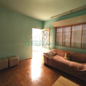 Casa Mobiliada com 130m², 3 dormitórios, 2 vagas, no bairro Panazzolo em Caxias do Sul para Comprar