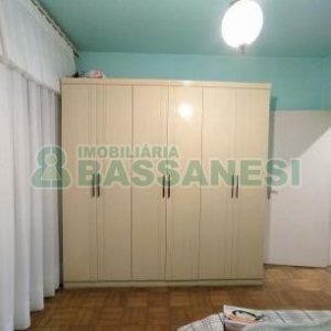Casa Mobiliada com 130m², 3 dormitórios, 2 vagas, no bairro Panazzolo em Caxias do Sul para Comprar