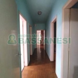 Casa Mobiliada com 130m², 3 dormitórios, 2 vagas, no bairro Panazzolo em Caxias do Sul para Comprar