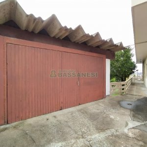 Casa Mobiliada com 130m², 3 dormitórios, 2 vagas, no bairro Panazzolo em Caxias do Sul para Comprar