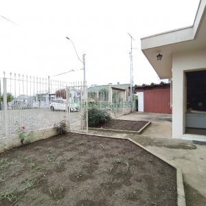 Casa Mobiliada com 130m², 3 dormitórios, 2 vagas, no bairro Panazzolo em Caxias do Sul para Comprar