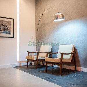 Apto Mobiliado com 57m², 2 dormitórios, 2 vagas, no bairro Lourdes em Caxias do Sul para Alugar