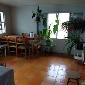 Casa com 80m², 5 dormitórios, 2 vagas, no bairro Universitário em Caxias do Sul para Comprar