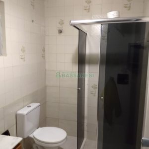 Casa com 80m², 5 dormitórios, 2 vagas, no bairro Universitário em Caxias do Sul para Comprar