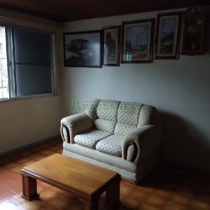 Casa com 80m², 5 dormitórios, 2 vagas, no bairro Universitário em Caxias do Sul para Comprar