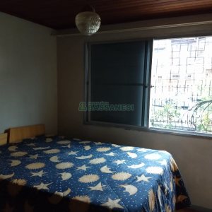 Casa com 80m², 5 dormitórios, 2 vagas, no bairro Universitário em Caxias do Sul para Comprar