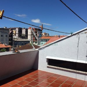 Casa com 239m², 3 dormitórios, 2 vagas, no bairro Rio Branco em Caxias do Sul para Comprar