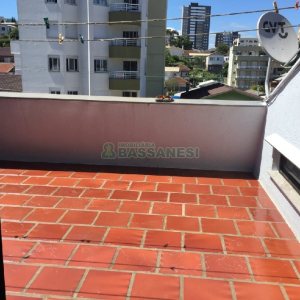 Casa com 239m², 3 dormitórios, 2 vagas, no bairro Rio Branco em Caxias do Sul para Comprar