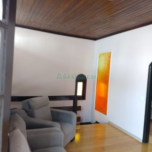 Casa com 239m², 3 dormitórios, 2 vagas, no bairro Rio Branco em Caxias do Sul para Comprar