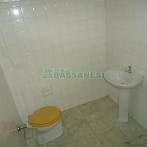 Sala com 21m², no bairro Centro em Caxias do Sul para Alugar