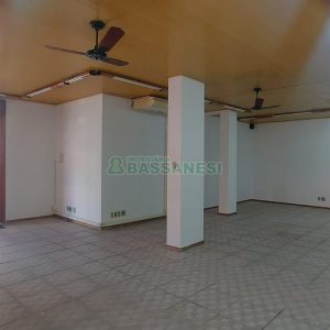 Loja com 58m², no bairro Madureira em Caxias do Sul para Alugar