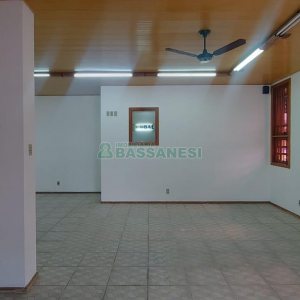 Loja com 58m², no bairro Madureira em Caxias do Sul para Alugar