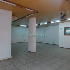 Loja com 58m², no bairro Madureira em Caxias do Sul para Alugar