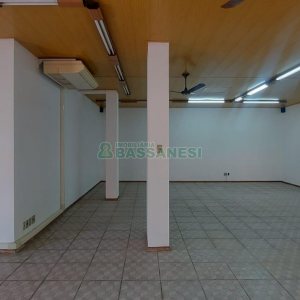 Loja com 58m², no bairro Madureira em Caxias do Sul para Alugar