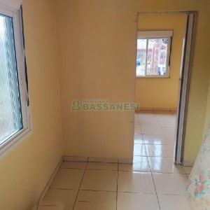 Casa com 60m², 5 dormitórios, 1 vaga, no bairro Santa Lúcia em Caxias do Sul para Comprar