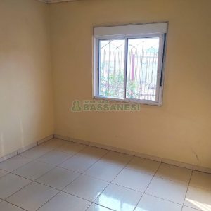 Casa com 60m², 5 dormitórios, 1 vaga, no bairro Santa Lúcia em Caxias do Sul para Comprar