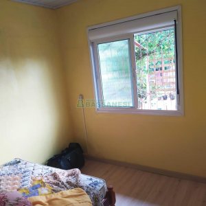 Casa com 60m², 5 dormitórios, 1 vaga, no bairro Santa Lúcia em Caxias do Sul para Comprar