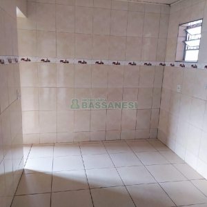 Casa com 60m², 5 dormitórios, 1 vaga, no bairro Santa Lúcia em Caxias do Sul para Comprar