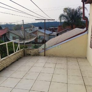 Casa com 60m², 5 dormitórios, 1 vaga, no bairro Santa Lúcia em Caxias do Sul para Comprar