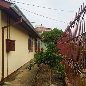 Casa com 60m², 5 dormitórios, 1 vaga, no bairro Santa Lúcia em Caxias do Sul para Comprar