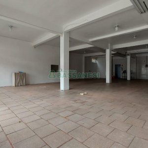 Loja com 180m², no bairro São Victor COHAB em Caxias do Sul para Alugar