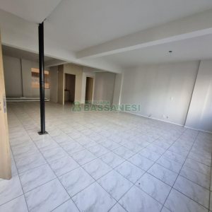 Sala com 75m², 1 vaga, no bairro Centro em Caxias do Sul para Alugar ou Comprar