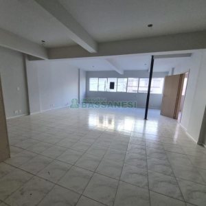 Sala com 75m², 1 vaga, no bairro Centro em Caxias do Sul para Alugar ou Comprar