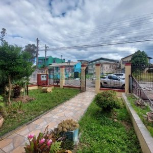 Casa com 70m², 4 dormitórios, 3 vagas, no bairro Marechal Floriano em Caxias do Sul para Comprar
