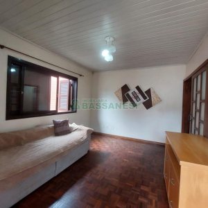 Casa com 70m², 4 dormitórios, 3 vagas, no bairro Marechal Floriano em Caxias do Sul para Comprar