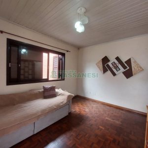 Casa com 70m², 4 dormitórios, 3 vagas, no bairro Marechal Floriano em Caxias do Sul para Comprar