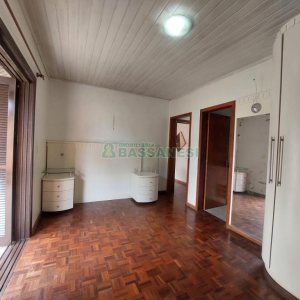 Casa com 70m², 4 dormitórios, 3 vagas, no bairro Marechal Floriano em Caxias do Sul para Comprar