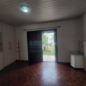 Casa com 70m², 4 dormitórios, 3 vagas, no bairro Marechal Floriano em Caxias do Sul para Comprar
