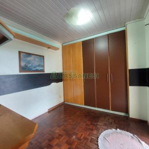 Casa com 70m², 4 dormitórios, 3 vagas, no bairro Marechal Floriano em Caxias do Sul para Comprar