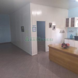 Casa com 70m², 4 dormitórios, 3 vagas, no bairro Marechal Floriano em Caxias do Sul para Comprar
