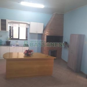 Casa com 70m², 4 dormitórios, 3 vagas, no bairro Marechal Floriano em Caxias do Sul para Comprar