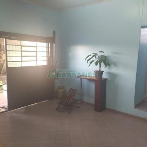 Casa com 70m², 4 dormitórios, 3 vagas, no bairro Marechal Floriano em Caxias do Sul para Comprar