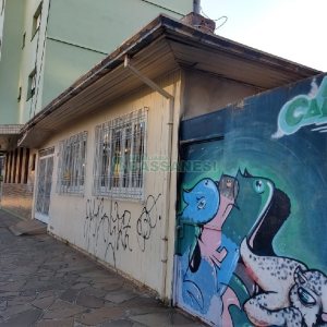 Casa com 250m², 3 dormitórios, 1 vaga, no bairro Centro em Caxias do Sul para Comprar